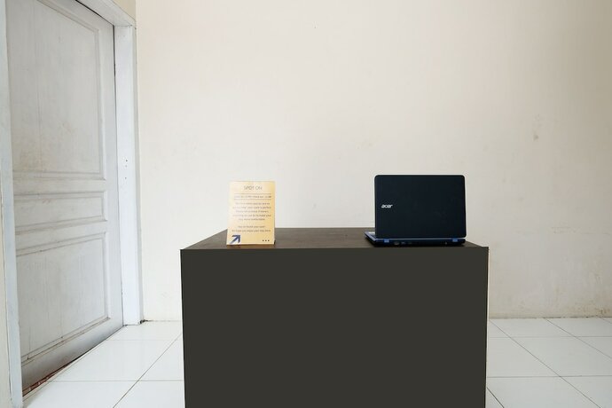 Imagen general del Hotel SPOT ON 2027 Putri Guest House Syariah. Foto 5