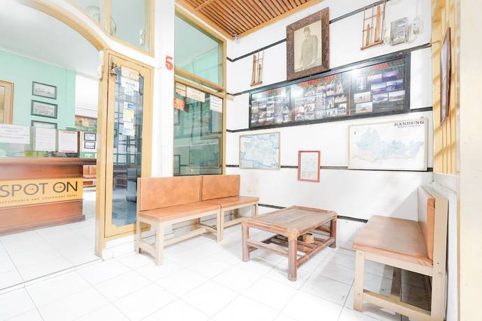 Imagen de los interiores del Hotel SPOT ON 2054 Arimbi 3. Foto 14