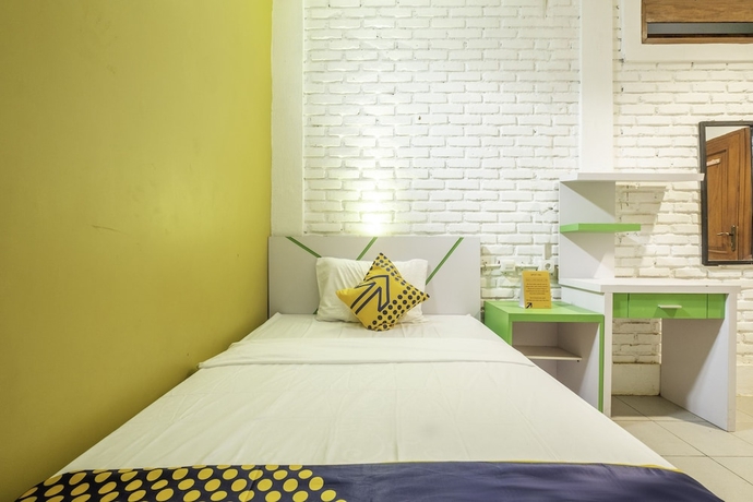 Imagen de la habitación del Hotel SPOT ON 2080 Rumah Kita Residence. Foto 3