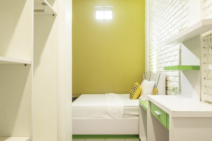 Imagen de la habitación del Hotel SPOT ON 2080 Rumah Kita Residence. Foto 5