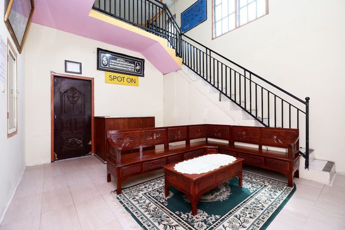 Imagen de los interiores del Hotel SPOT ON 2112 Homestay Lestari Dieng Syariah. Foto 12