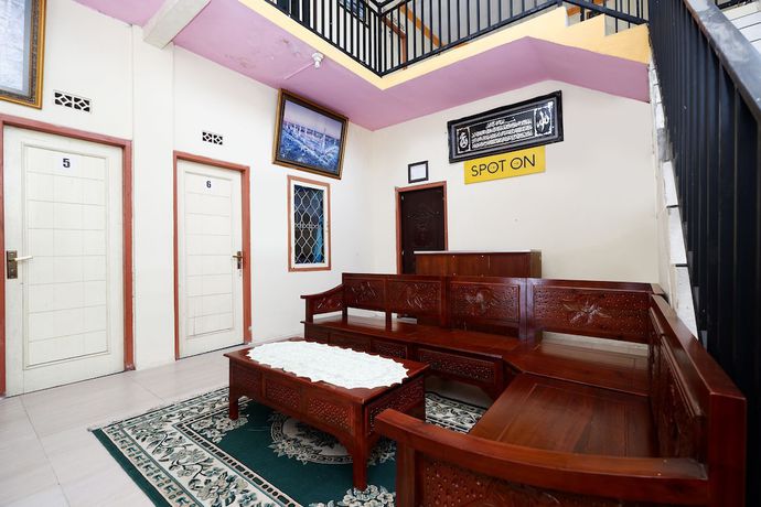 Imagen de los interiores del Hotel SPOT ON 2112 Homestay Lestari Dieng Syariah. Foto 14