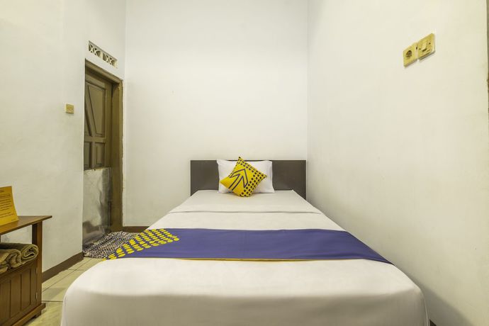 Imagen de la habitación del Hotel SPOT ON 2395 Aden 2 Syariah. Foto 10