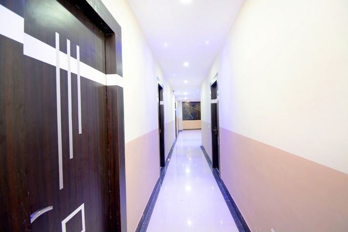 Imagen de los interiores del Hotel SPOT ON 26185 Spectra Inn. Foto 10