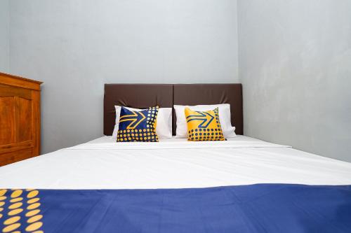 Imagen de la habitación del Hotel SPOT ON 2821 Griya Kawula Syariah. Foto 19