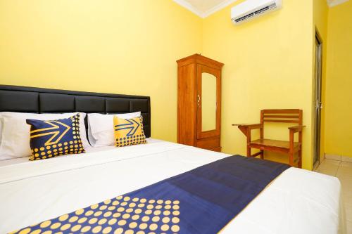 Imagen de la habitación del Hotel SPOT ON 2821 Griya Kawula Syariah. Foto 20