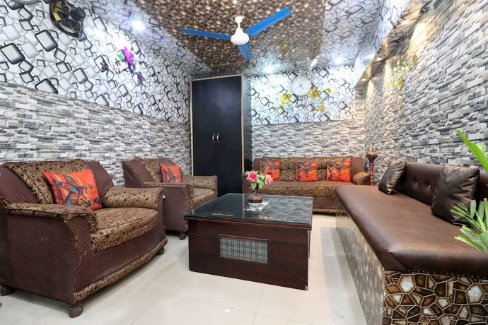 Imagen de los interiores del Hotel SPOT ON 29647 Heaven. Foto 17