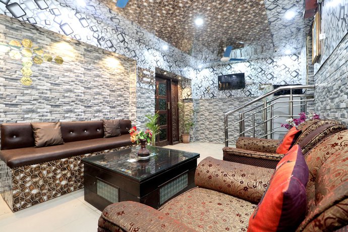 Imagen de los interiores del Hotel SPOT ON 29647 Heaven. Foto 20