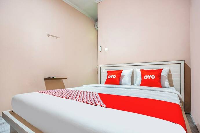 Imagen de la habitación del Hotel SPOT ON 2974 Penginapan Roma 88. Foto 17