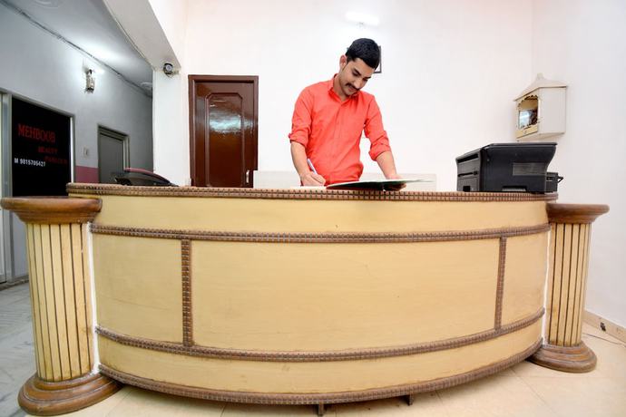 Imagen de los interiores del Hotel SPOT ON 36686 Om Shanti Palace. Foto 18