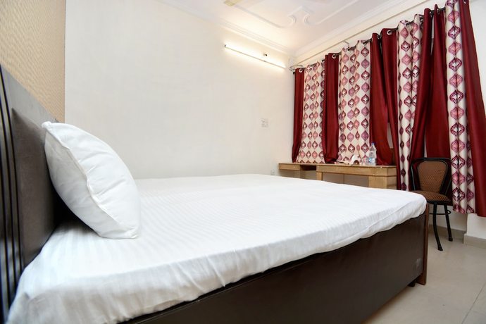 Imagen de la habitación del Hotel SPOT ON 36686 Om Shanti Palace. Foto 6