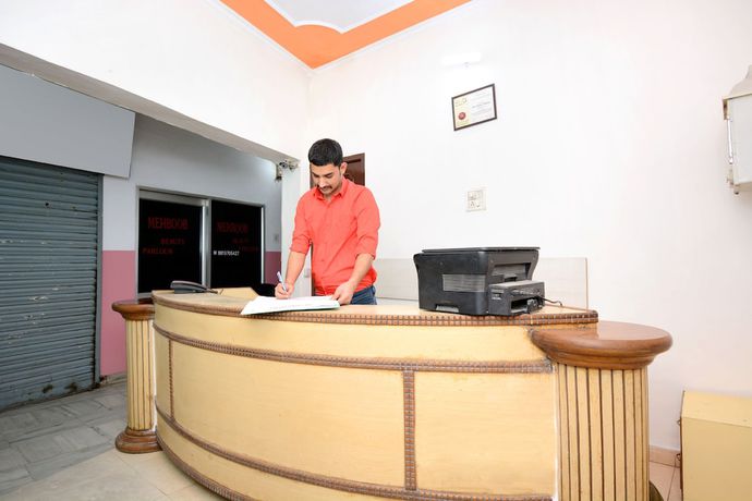 Imagen de los interiores del Hotel SPOT ON 36686 Om Shanti Palace. Foto 19