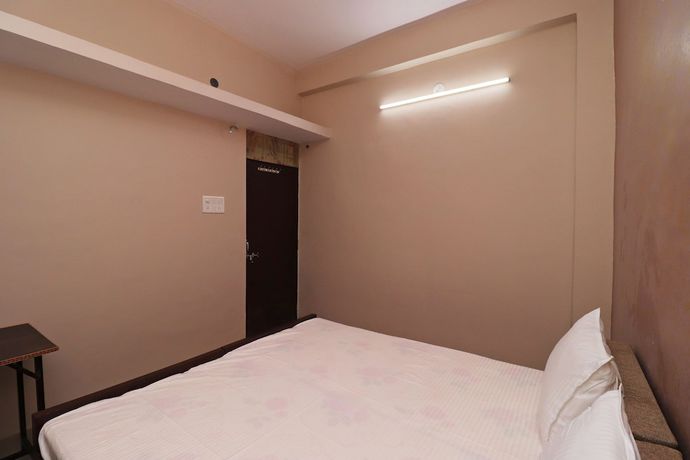 Imagen de la habitación del Hotel SPOT ON 37467 Shivram. Foto 5