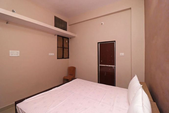 Imagen de la habitación del Hotel SPOT ON 37467 Shivram. Foto 6