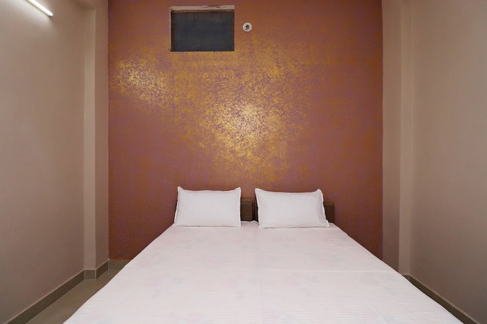 Imagen de la habitación del Hotel SPOT ON 37467 Shivram. Foto 9