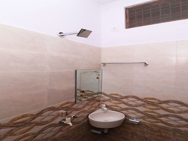 Imagen de la habitación del Hotel SPOT ON 37467 Shivram. Foto 10