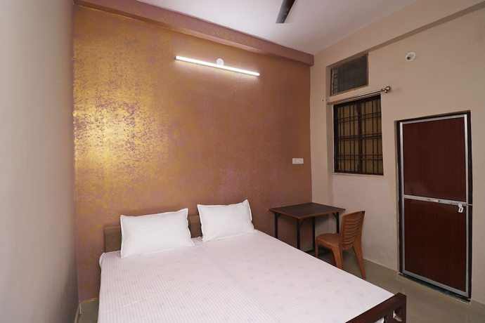 Imagen de la habitación del Hotel SPOT ON 37467 Shivram. Foto 13