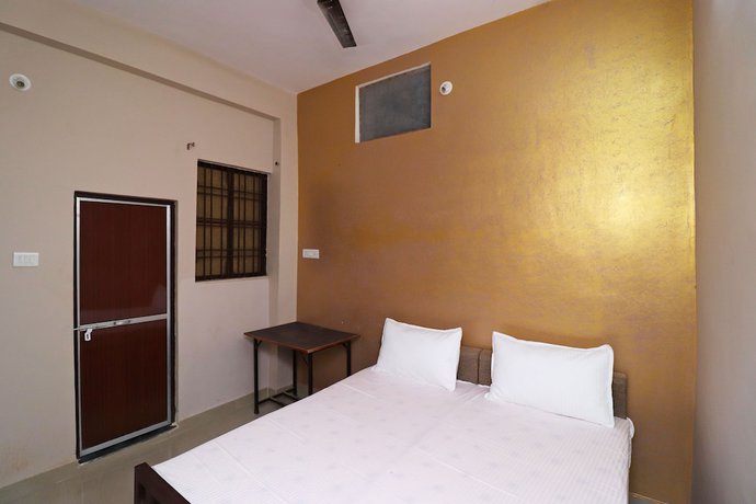 Imagen de la habitación del Hotel SPOT ON 37467 Shivram. Foto 15