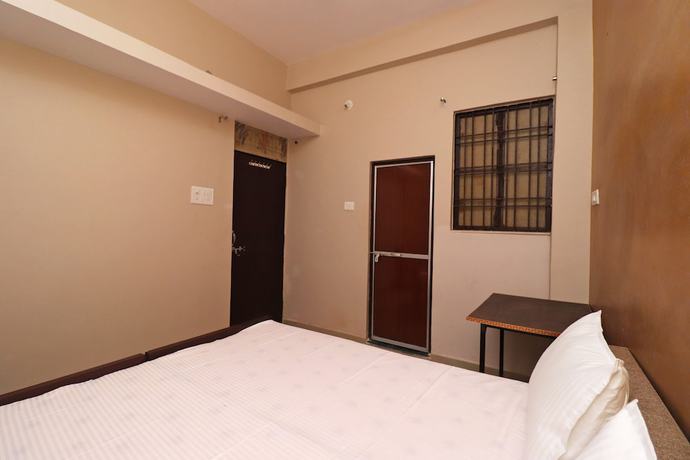Imagen de la habitación del Hotel SPOT ON 37467 Shivram. Foto 16