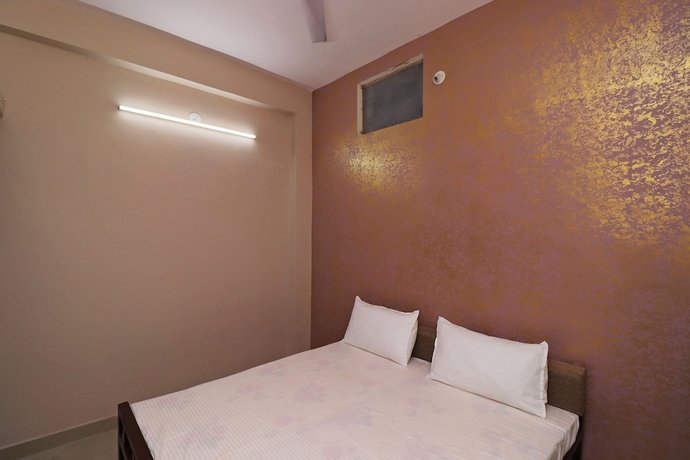Imagen de la habitación del Hotel SPOT ON 37467 Shivram. Foto 17