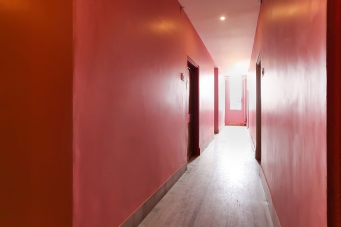 Imagen de los interiores del Hotel SPOT ON 38541 Nirmalya\'s Maharaja. Foto 17