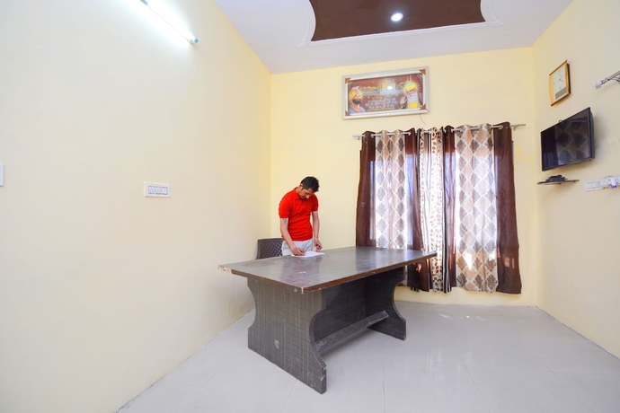 Imagen de los interiores del Hotel SPOT ON 38845 Gursimran Complex. Foto 18