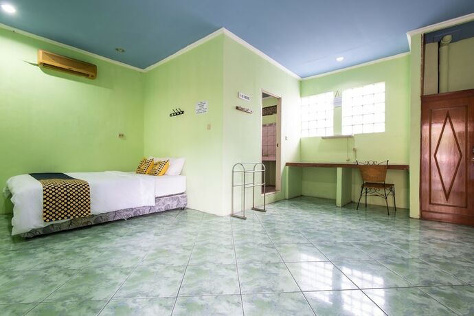 Imagen de la habitación del Hotel SPOT ON 3961 Fico\'s Residence Syariah. Foto 20