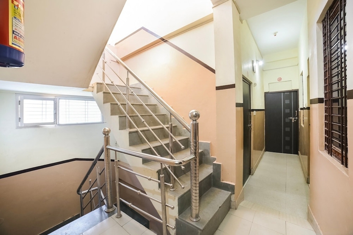 Imagen de los interiores del Hotel SPOT ON 45291 Bharat Lodge. Foto 15