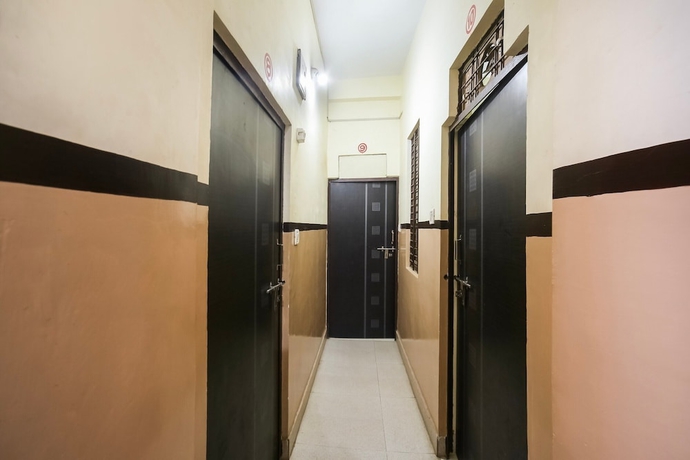 Imagen de los interiores del Hotel SPOT ON 45291 Bharat Lodge. Foto 16