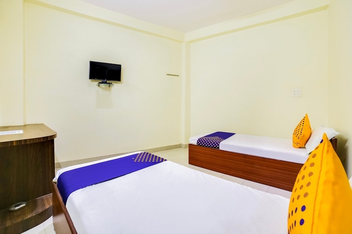 Imagen de la habitación del Hotel SPOT ON 45291 Bharat Lodge. Foto 8