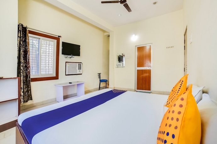 Imagen de la habitación del Hotel SPOT ON 45291 Bharat Lodge. Foto 11