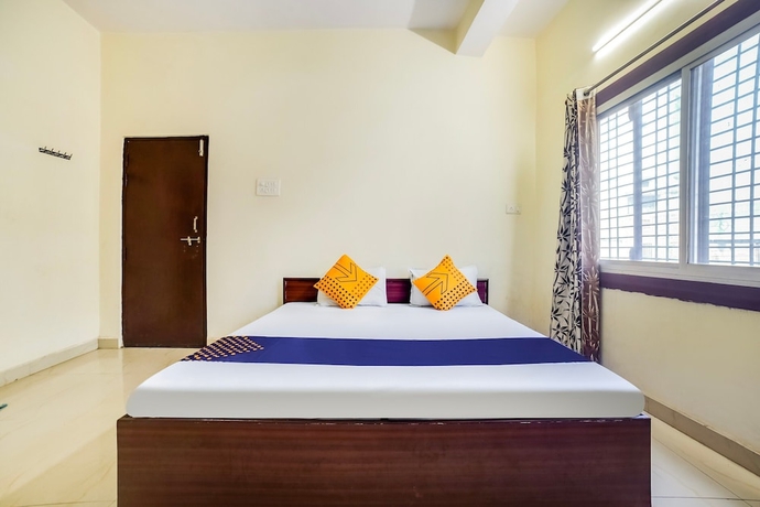 Imagen de la habitación del Hotel SPOT ON 45291 Bharat Lodge. Foto 12