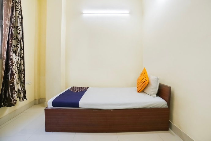 Imagen de la habitación del Hotel SPOT ON 45291 Bharat Lodge. Foto 13