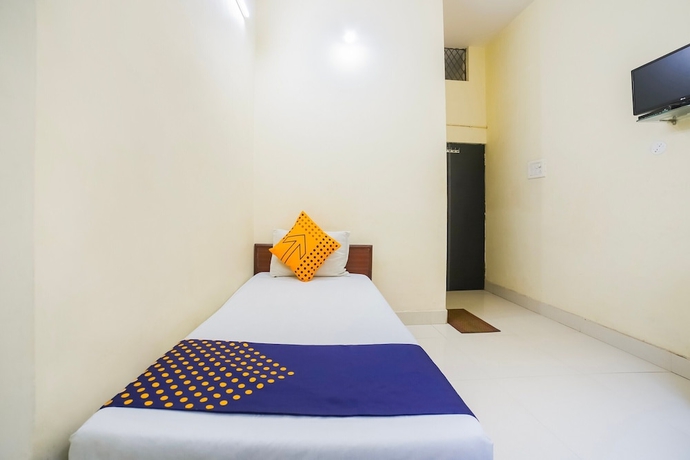 Imagen de la habitación del Hotel SPOT ON 45291 Bharat Lodge. Foto 14