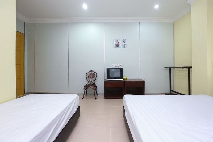 Imagen de la habitación del Hotel SPOT ON 89857 Azra Inn Rumah Tumpangan. Foto 8