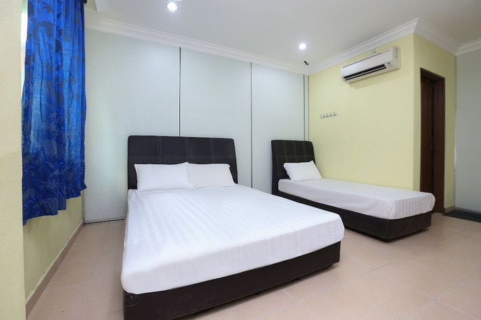 Imagen de la habitación del Hotel SPOT ON 89857 Azra Inn Rumah Tumpangan. Foto 11