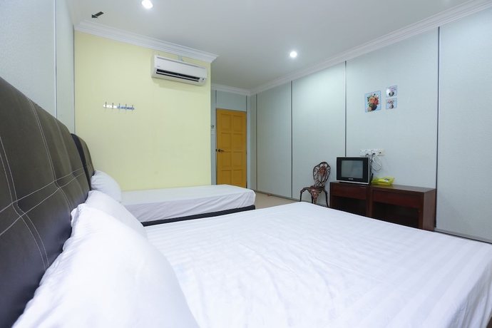 Imagen de la habitación del Hotel SPOT ON 89857 Azra Inn Rumah Tumpangan. Foto 12