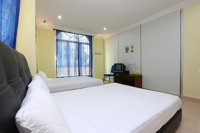 Imagen de la habitación del Hotel SPOT ON 89857 Azra Inn Rumah Tumpangan. Foto 15
