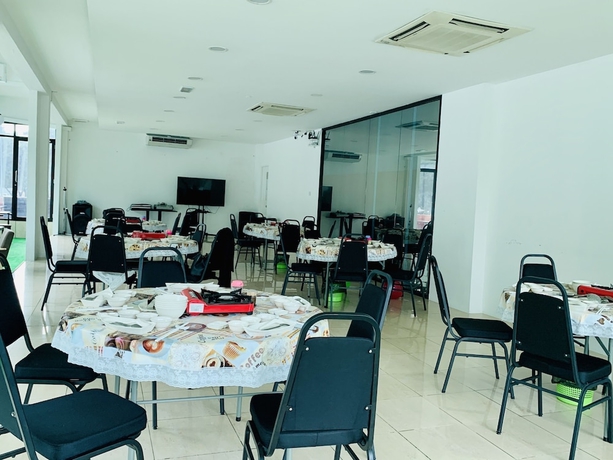 Imagen del bar/restaurante del Hotel SPOT ON 89900 Jesselton Capsule Inn. Foto 2
