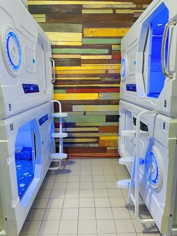 Imagen general del Hotel SPOT ON 90051 ZZZ Sleep Mode Capsule. Foto 8