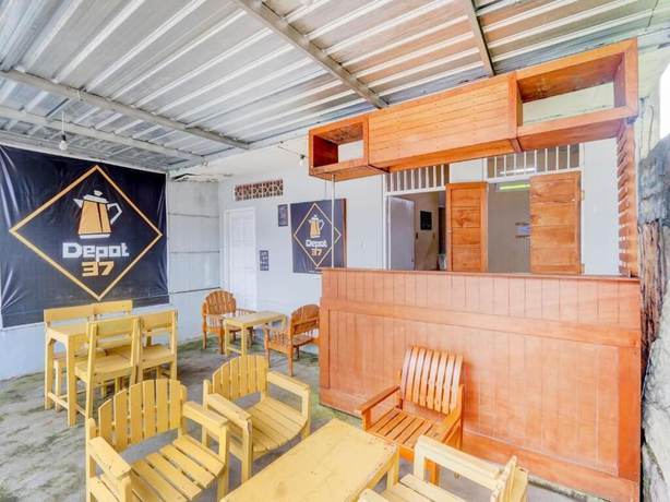 Imagen del bar/restaurante del Hotel SPOT ON 90156 Ramayana. Foto 5