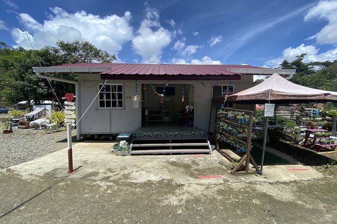 Imagen de los interiores del Hotel SPOT ON 90279 Kinomulok Garden. Foto 12