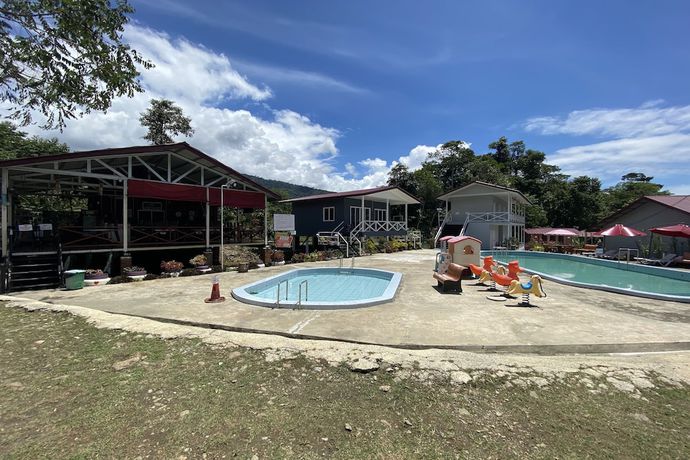 Imagen de la piscina del Hotel SPOT ON 90279 Kinomulok Garden. Foto 15