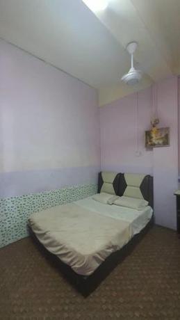 Imagen de la habitación del Hotel SPOT ON 90836 Penginapan Almera. Foto 14