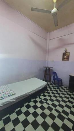 Imagen de la habitación del Hotel SPOT ON 90836 Penginapan Almera. Foto 16