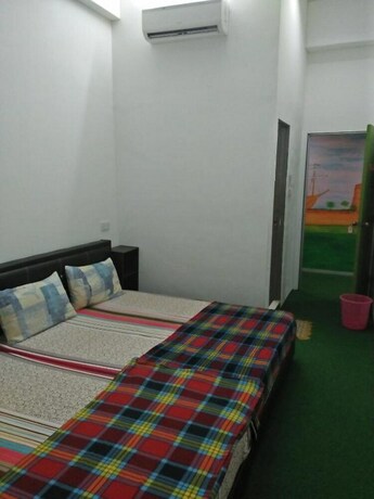 Imagen de la habitación del Hotel SPOT ON 90870 Karim Ct Guest House. Foto 13