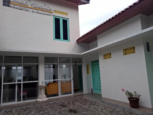 Imagen general del Hotel SPOT ON 91323 Omah Victoria Homestay & Culinary. Foto 3