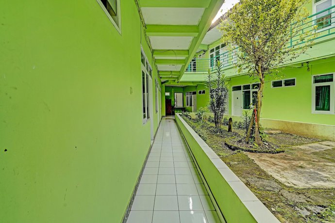 Imagen de los interiores del Hotel SPOT ON 91325 Pondok Hijau Guest House Syariah. Foto 12