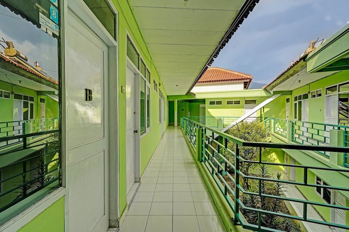 Imagen de los interiores del Hotel SPOT ON 91325 Pondok Hijau Guest House Syariah. Foto 18