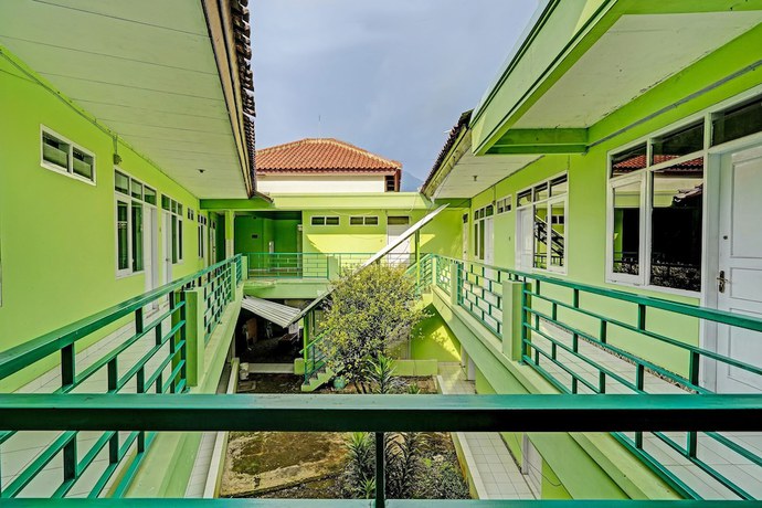Imagen de los interiores del Hotel SPOT ON 91325 Pondok Hijau Guest House Syariah. Foto 19